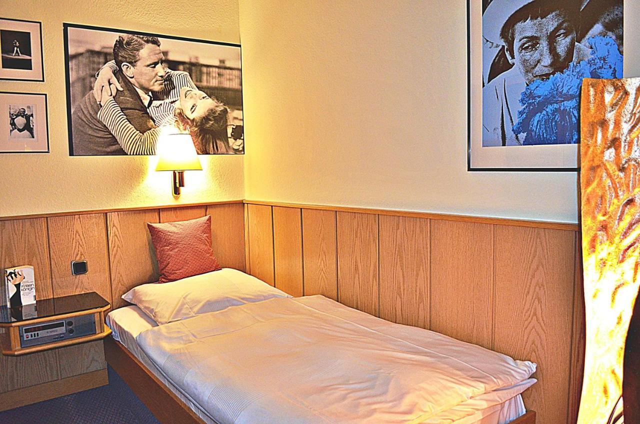 Retro - Art - Hotel 吕嫩 外观 照片