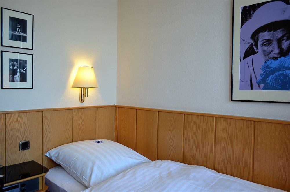 Retro - Art - Hotel 吕嫩 外观 照片