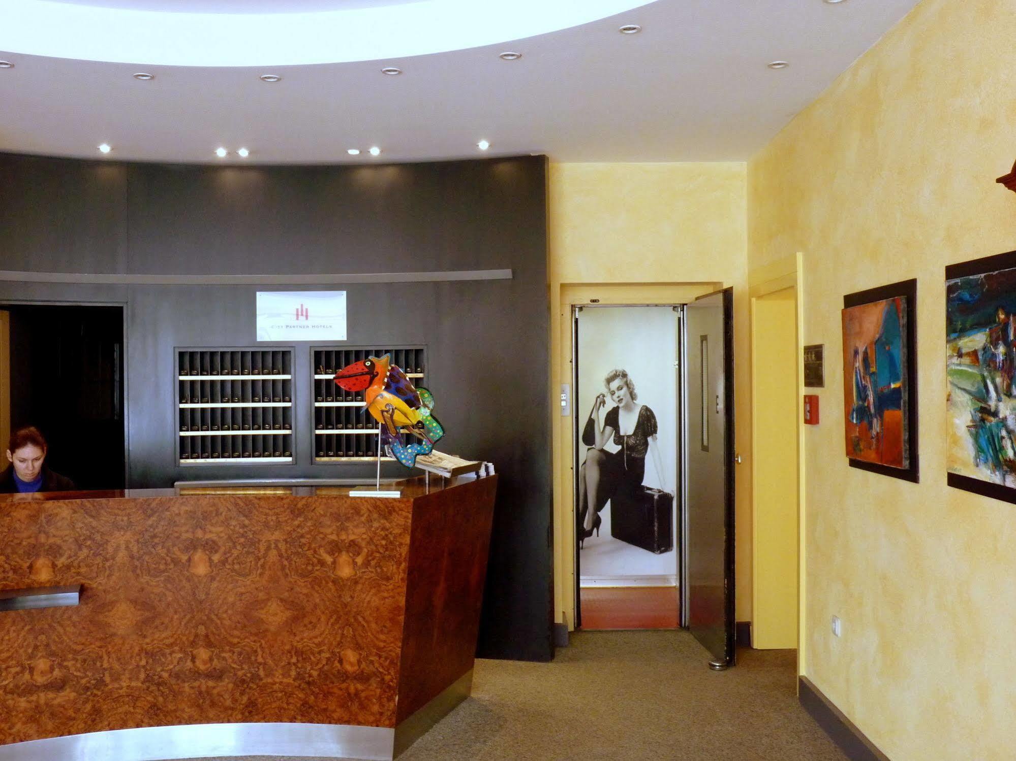 Retro - Art - Hotel 吕嫩 外观 照片