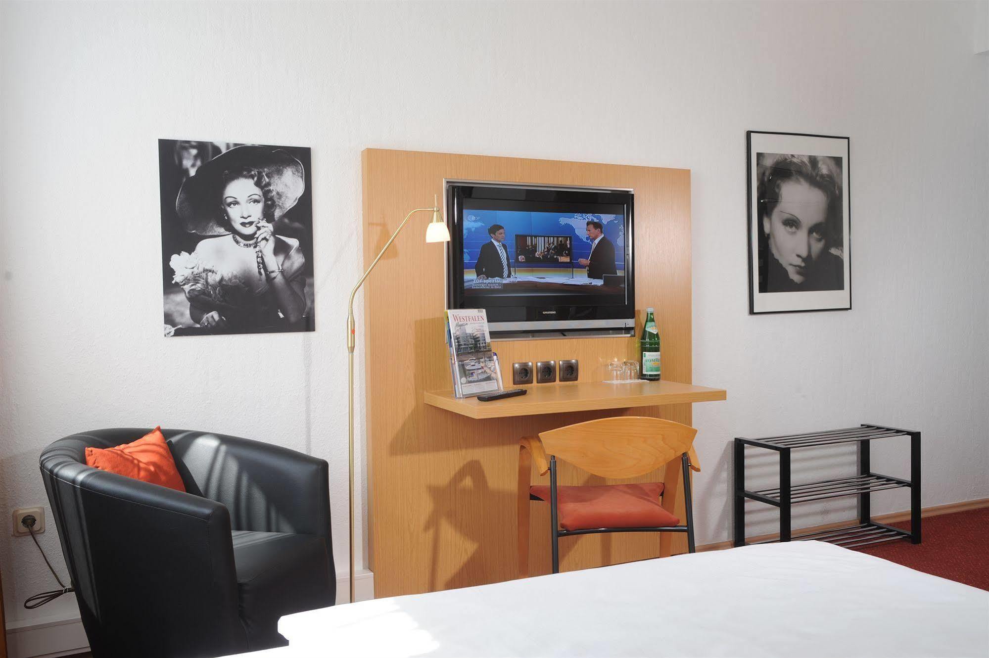 Retro - Art - Hotel 吕嫩 外观 照片