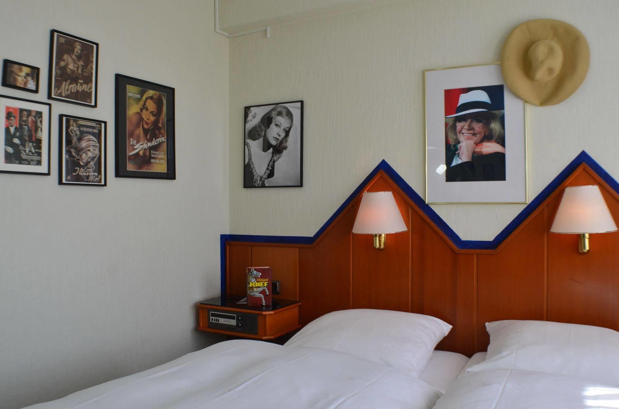 Retro - Art - Hotel 吕嫩 外观 照片
