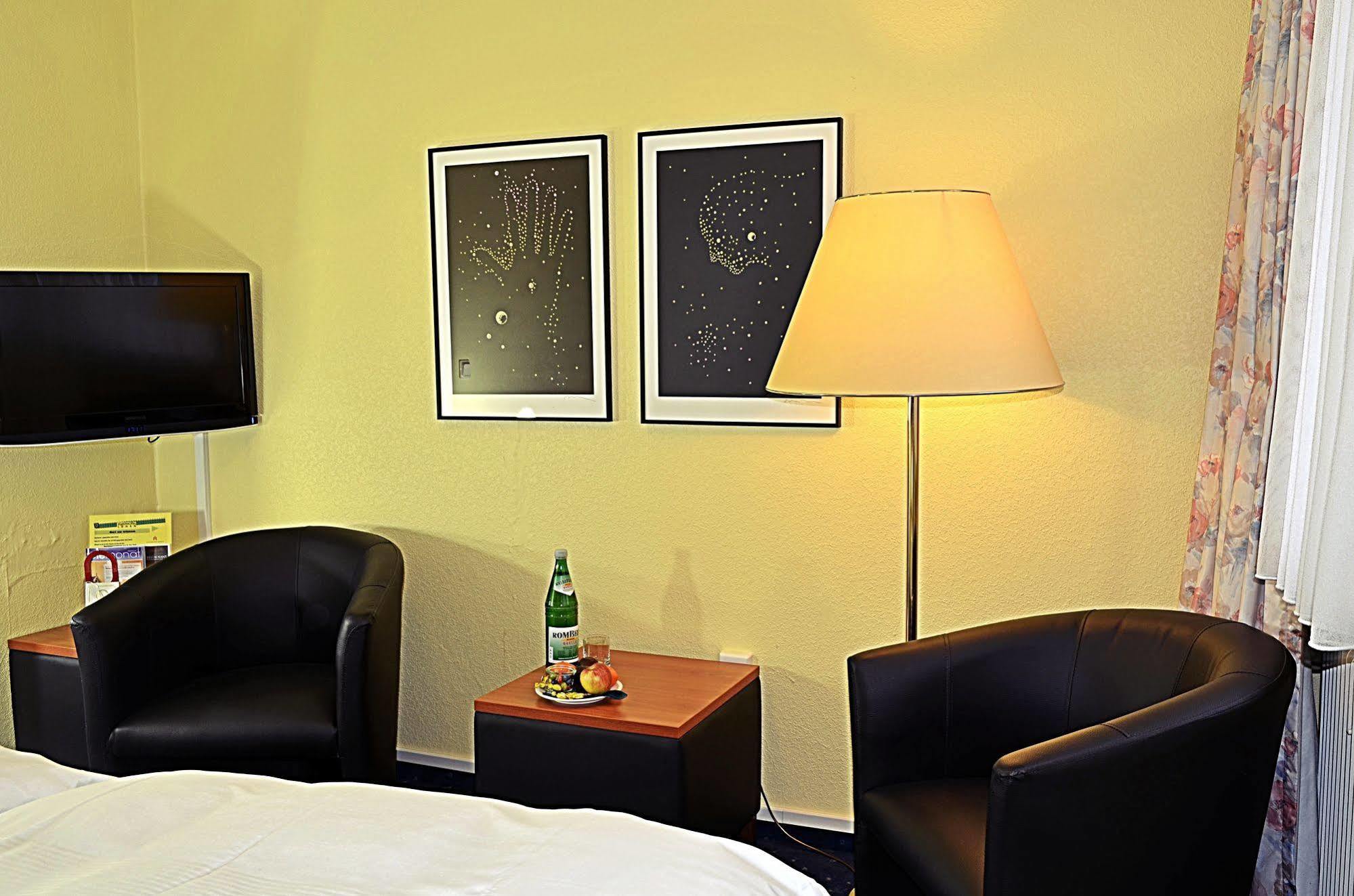 Retro - Art - Hotel 吕嫩 外观 照片