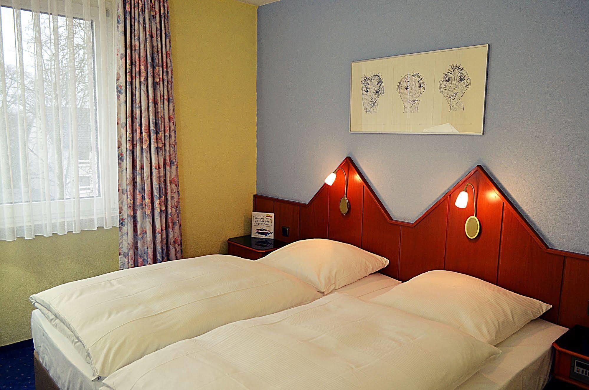 Retro - Art - Hotel 吕嫩 外观 照片
