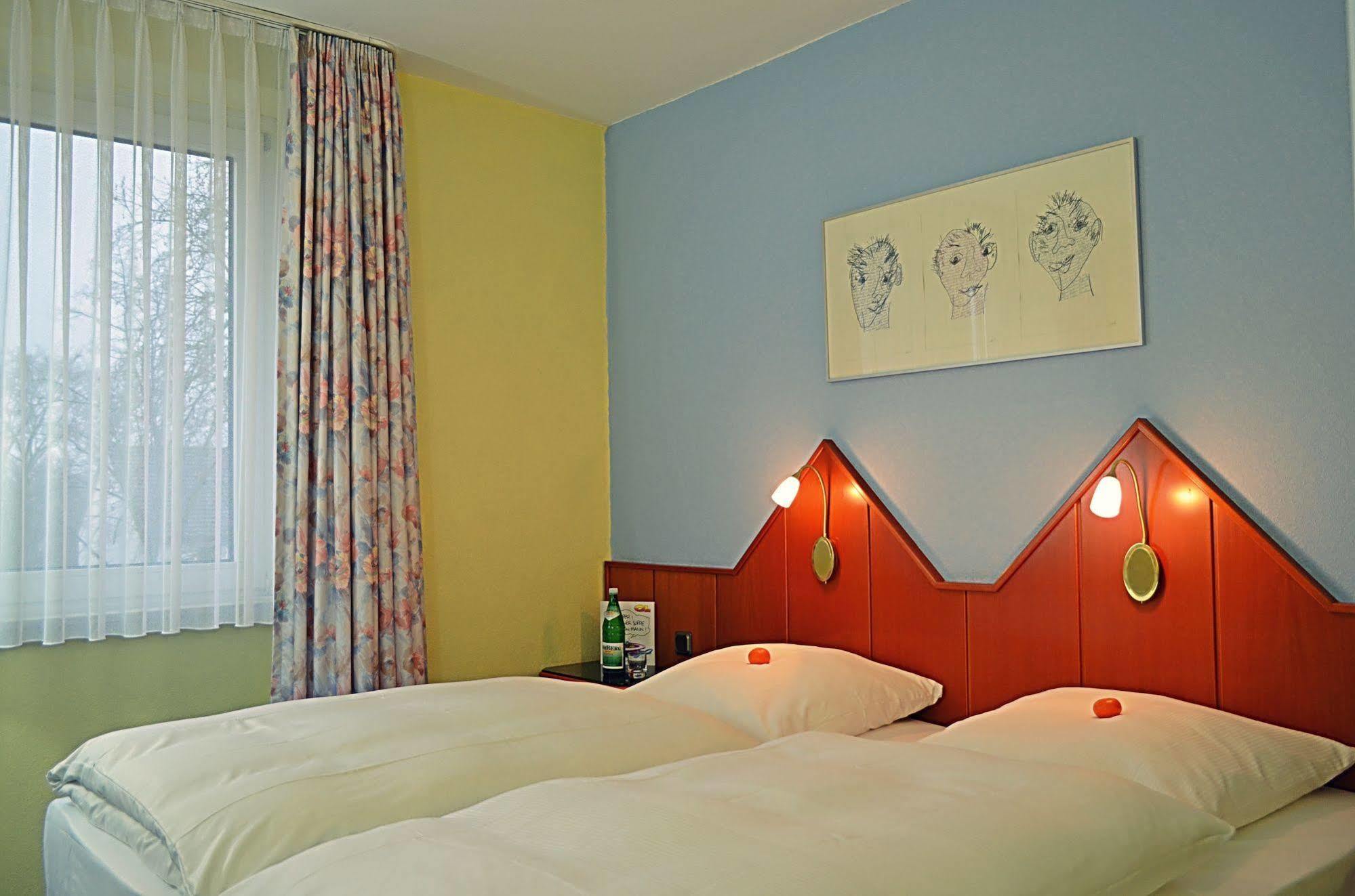 Retro - Art - Hotel 吕嫩 外观 照片